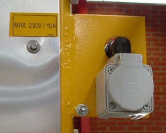 230 V Anschluss im Korb title=